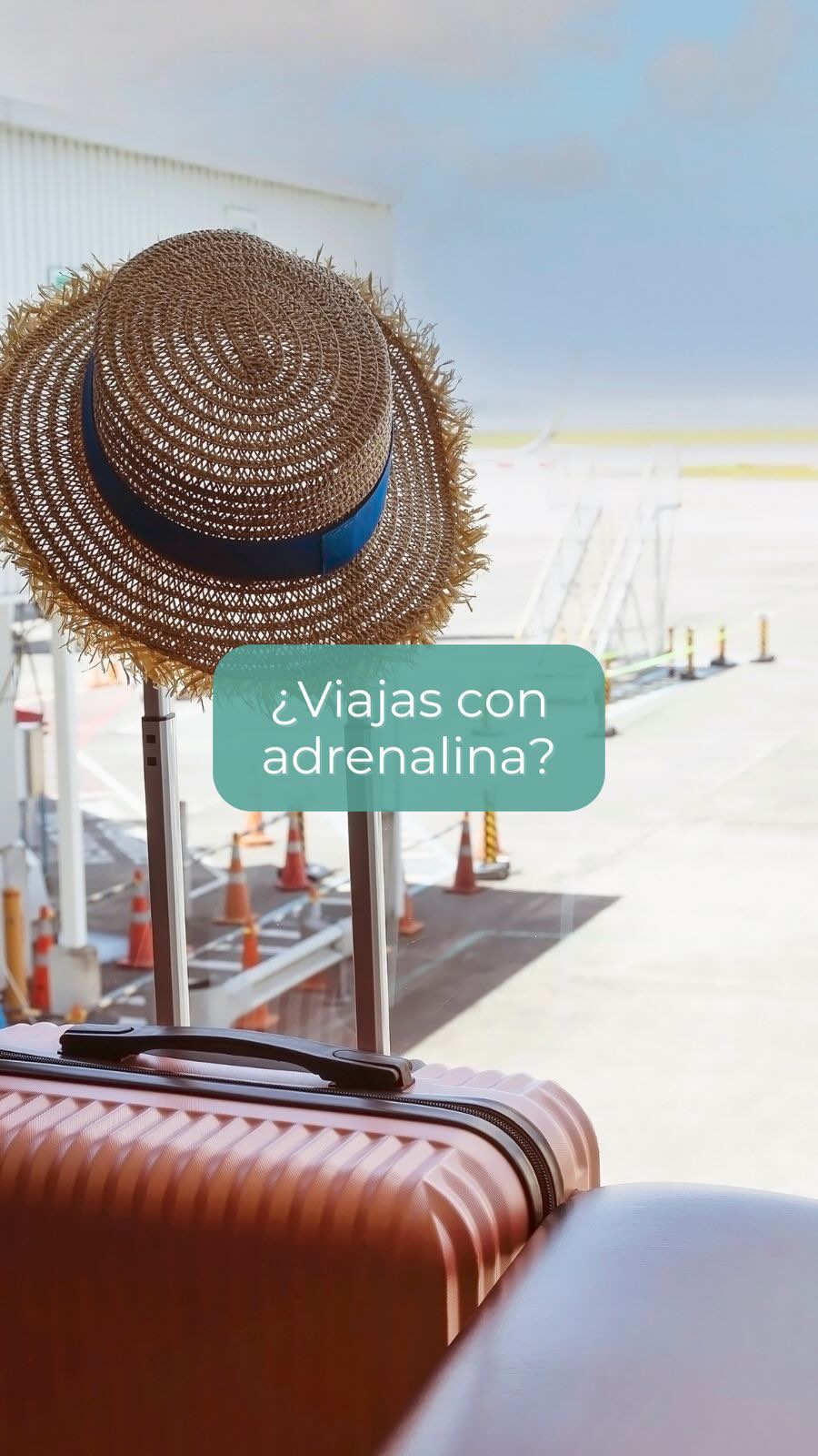 ✈️¿Viajas este verano con un autoinyector de adrenalina?

Si tienes riesgo de anafilaxia, es recomendable llevar contigo un documento acreditativo, avalado por la Sociedad Española de Alergología e Inmunología Clínica (SEAIC) @seaic_alergia, que justifica la necesidad de transportar la adrenalina autoinyectable durante tus desplazamientos.

📄 Puede facilitar los controles de seguridad y evitar incidencias al viajar en avión, tren u otros medios de transporte.

💡 Además, recuerda llevar siempre el autoinyector contigo, nunca en la maleta facturada, y comprobar que no esté caducado antes de iniciar el viaje.

👩🏻‍⚕️ Si necesitas este documento o tienes dudas sobre cómo viajar con tu medicación, consulta con tu alergólogo/a antes de salir.
.
#alergias #viajealergias #anafilaxia #adrenalina
